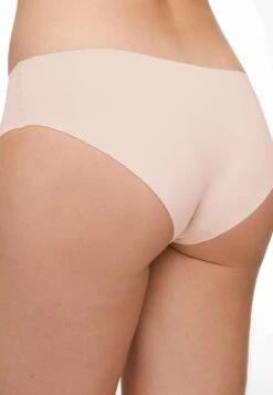 Oysho Laser Cut Invisible Classic SlipBeige Donna Intimo OY181R19H-B11 -Fashion Brand 01c98673c056404db88cda035394e6e6