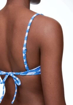 Oysho Geometric JacquardBikini Pezzo SopraLight Blue Donna Moda Mare OY181J0BV-K11 -Fashion Brand 0d8e37a207e044caa5ad8276467b9fc6