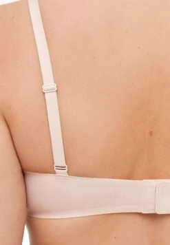 Oysho Invisible Laser Cut Halter Style Reggiseno A TriangoloPink Donna Intimo OY181A0SI-J11 -Fashion Brand 1026d7b2b40246529b9e1a14acce966f