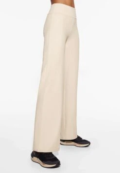 Oysho High-Rise Comfortlux Straight-Leg - Pantaloni - Beige -Fashion Brand 1c83bfbb55e74b559b384adb8cf8ce18