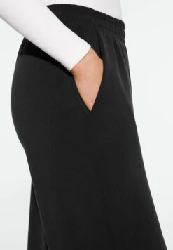 Oysho Soft-Touch Joggers Pantaloni SportiviBlack Donna Pantaloni OY241E03U-Q11 -Fashion Brand 2333186a557543f0b99145f4ba0f2be1