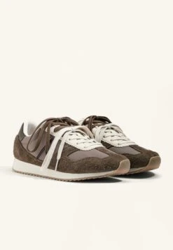 Oysho RUNNING-STYLE WITH COMBINED SPLIT - Sneakers Basse - Brown 11 Oysho RUNNING-STYLE WITH COMBINED SPLIT - Sneakers Basse - Brown -Fashion Brand 2ade4a46c098402b91ca547022444d4c