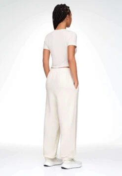 Oysho Short-Sleeved V-NeckT-Shirt BasicOff White Donna T-shirt E Top OY121D06J-A11 -Fashion Brand 332130a2cc6a461599473a51c7d50544