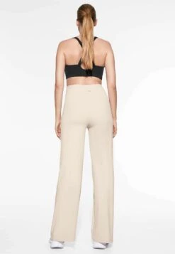 Oysho Comfortlux Maternity Straight-LegPantaloniBeige Donna Pantaloni OY141E0G9-B11 -Fashion Brand 4d725ab885d84d40a4f77e167dd9987d
