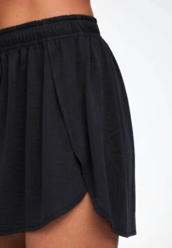 Oysho ShortsBlack Donna Shorts OY121S03A-Q11 -Fashion Brand 4f05f1477f9546a2894025fb09f3bd7f