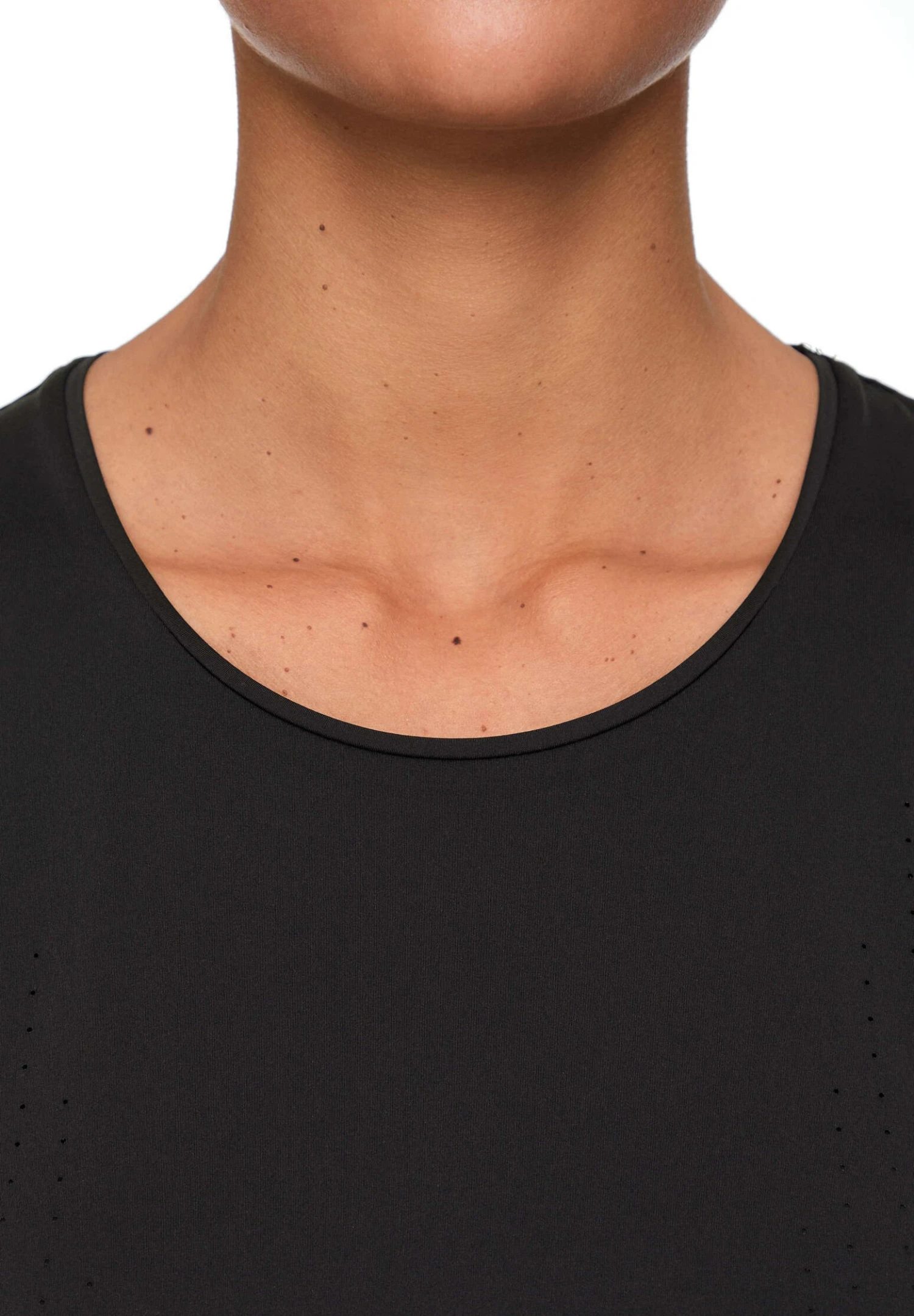 Oysho Microperforated Technical SleevelessTopBlack Donna T-shirt E Top OY121D072-Q11 5 Oysho Microperforated Technical SleevelessTopBlack Donna T-shirt E Top OY121D072-Q11 - immagine 3