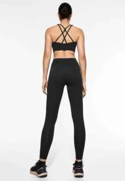 Oysho Strappy Back - Reggiseno Sportivo Con Sostegno Medio - Black -Fashion Brand 5bcf2394cb214270a153d2a6e964f659