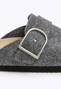 Oysho BuckledCiabattineGrey Donna Ciabatte E Zoccoli OY111A0CK-C11 -Fashion Brand 5c103f564e554fbaa7fb5fbb2333ae21