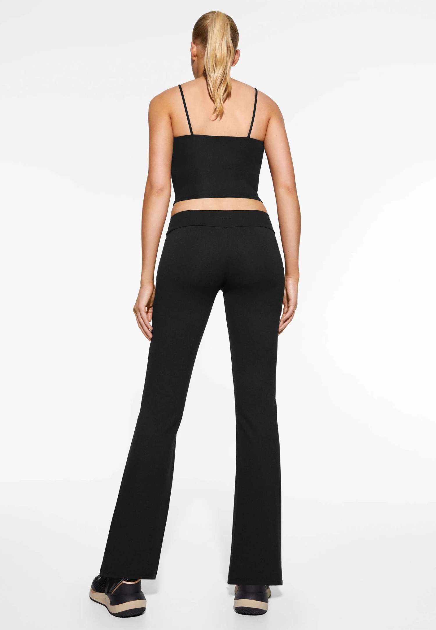 Oysho Low-Rise Comfort FlarePantaloniBlack Donna Pantaloni OY141E0FO-Q11 6 Oysho Low-Rise Comfort FlarePantaloniBlack Donna Pantaloni OY141E0FO-Q11 - immagine 4