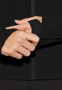 Oysho Odoractiv Running - Giacca Leggera - Black -Fashion Brand 5e821ad5d67547b3a3b815b8116dafdd