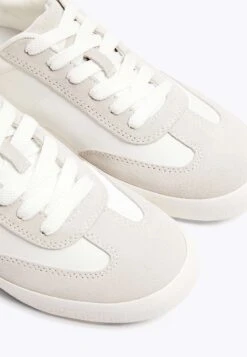 Oysho Sneakers BasseWhite Donna Sneakers OY111A0CH-A11 13 Oysho Sneakers BasseWhite Donna Sneakers OY111A0CH-A11 -Fashion Brand 5e83fd49eb02487d9eefa5f109e2277b