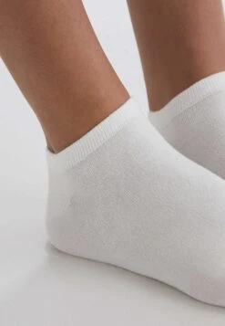 Oysho 2 PaarCalzeWhite Donna Calze OY181F0KS-A12 -Fashion Brand 614ca9a4f57844c78876e7833fa88f3f