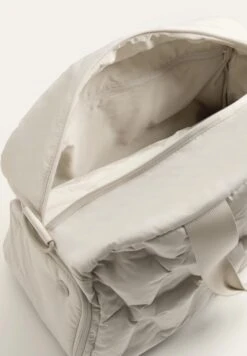 Oysho PADDED TECHNICAL - Borsa Per Lo Sport - Beige 18 Oysho PADDED TECHNICAL - Borsa Per Lo Sport - Beige -Fashion Brand 616ebb9f7a264bb5ba54009df551214b