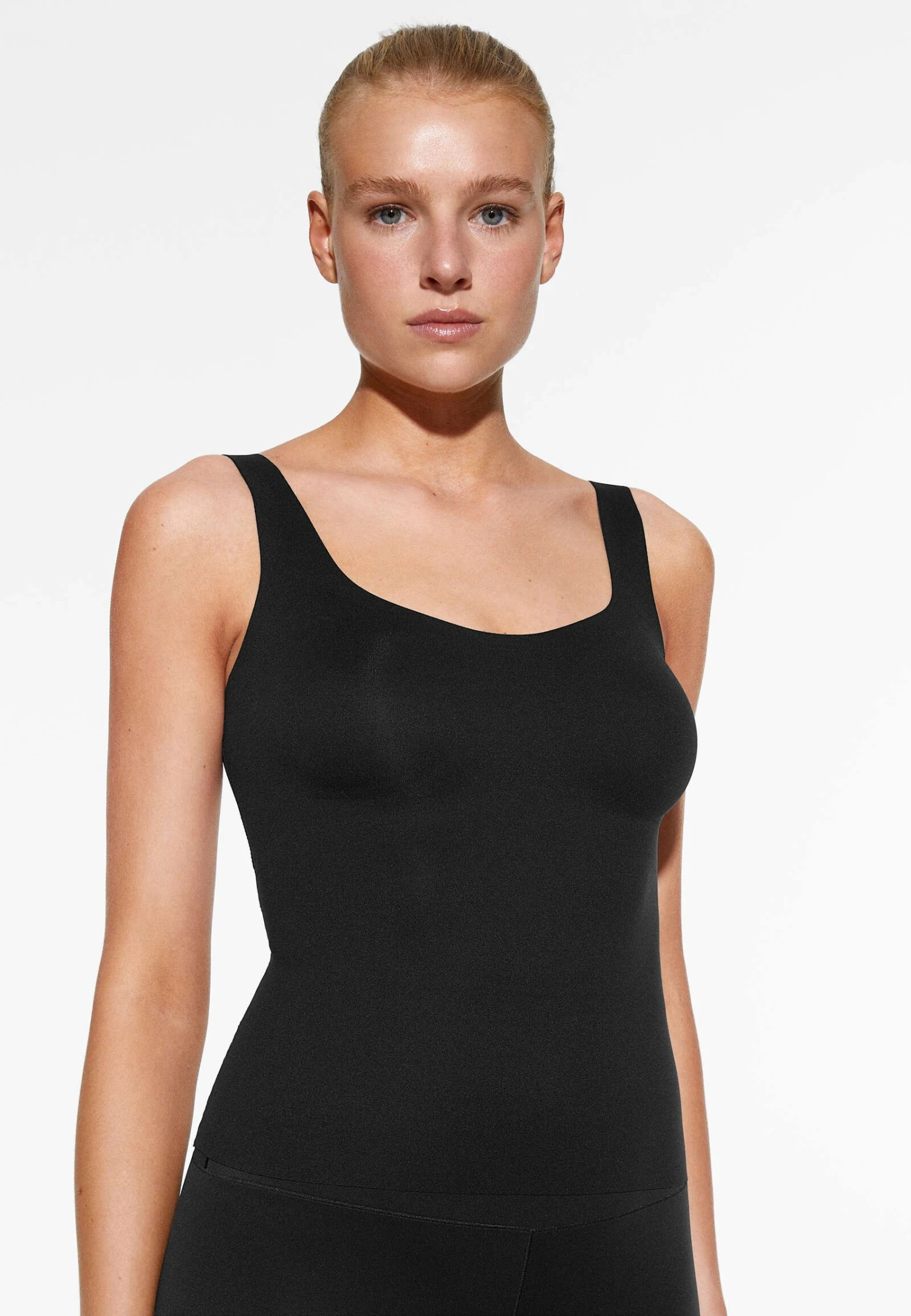 Oysho Perfect-Adapt With CupsTopBlack Donna T-shirt E Top OY141D07D-Q11 3 Oysho Perfect-Adapt With CupsTopBlack Donna T-shirt E Top OY141D07D-Q11