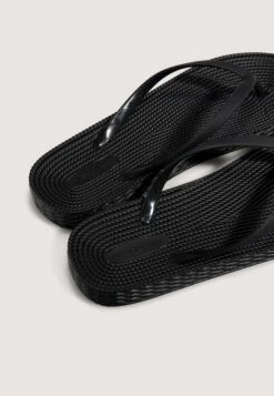 Oysho Shiny Beach Ciabatte Da MareBlack Donna Per Il Mare OY111A0A8-Q11 -Fashion Brand 73b82e5abbeb47f98663397ca2503c86