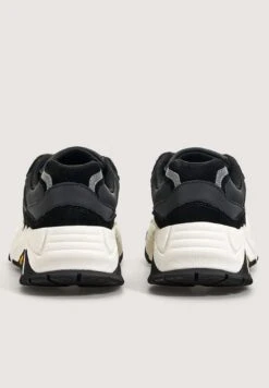 Oysho Sneakers BasseBlack Donna Sneakers OY141A01R-Q11 -Fashion Brand 86ac8d105f394ba588272be749f90c56