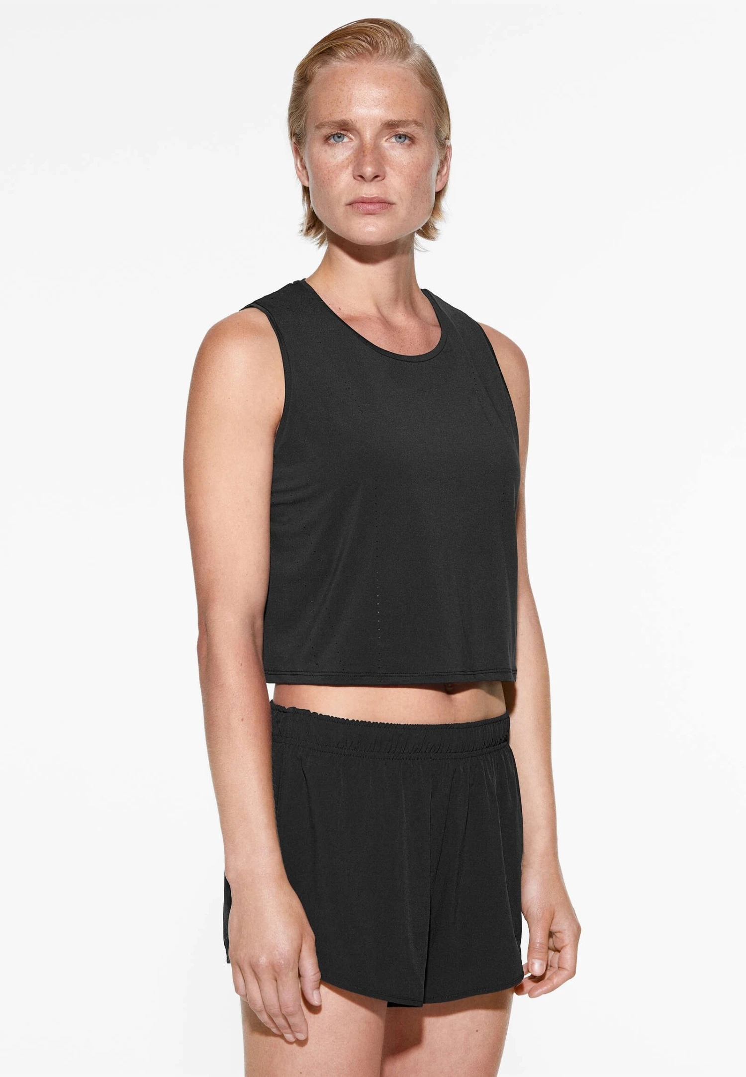 Oysho Cropped Microperforated Technical Sleeveless TopBlack Donna T-shirt E Top OY141D097-Q11 3 Oysho Cropped Microperforated Technical Sleeveless TopBlack Donna T-shirt E Top OY141D097-Q11