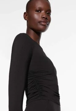 Oysho Maglietta A Manica LungaBlack Donna T-shirt E Top OY121D07D-Q11 -Fashion Brand aaf9f51647324e848c2306d4b56f1f3b