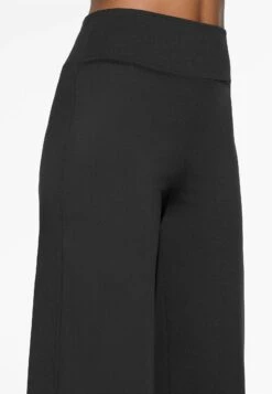 Oysho High-Rise Comfortlux Straight-Leg - Pantaloni - Black -Fashion Brand ad44ebed686f44e9a3e5a226e136cb33