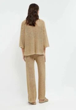 Oysho Straight Fit - Pantaloni - Gold Coloured -Fashion Brand b3afe8543971468db0a11dcbfdf0de5e