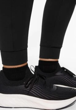 Oysho Light Touch - Pantaloni Sportivi - Black -Fashion Brand bd105e3bbf224481a5f309e0e60afd90