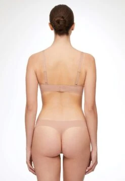 Oysho Invisible Laser Cut Halter Style Reggiseno A TriangoloSalmon Donna Intimo OY181A0SI-H11 -Fashion Brand c6f305cb26224133b6ca4d6514a861d6