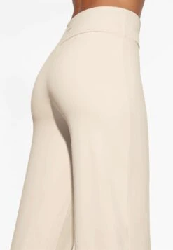 Oysho High-Rise Comfortlux Straight-Leg - Pantaloni - Beige -Fashion Brand c8dbf5ecaba24300b8dd3b8b195bb9ea