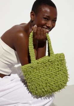 Oysho Appliqué - Borsa A Mano - Green -Fashion Brand ceee8e9aeed24a568e39cfc72d2e3bab