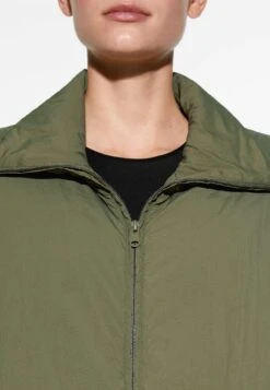 Oysho Water-Repellent CropGiubbotto BomberKhaki Donna Giacche E Blazer OY121U02A-N11 -Fashion Brand d68e38c6488b4920bc37b6b783399acd