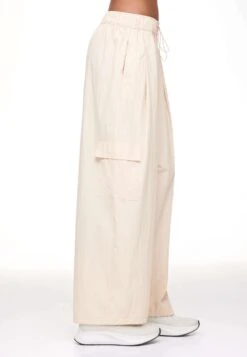 Oysho Wide-LegPantaloni CargoWhite Donna Pantaloni OY121A0AS-A11 -Fashion Brand d6f5840518c845ea8a2bc4dcf6b6d118