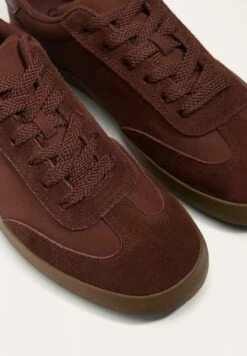 Oysho WITH PIECES - Sneakers Basse - Bordeaux -Fashion Brand e6f3cd6572694bf984df52b570d567d7