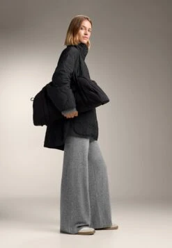 Oysho PADDED TECHNICAL 14121780 - Valigia - Black