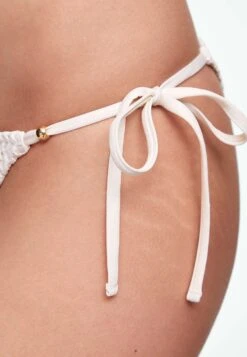 Oysho Medium-CoverageBikini Pezzo SottoWhite Donna Moda Mare OY181I0NL-A11 -Fashion Brand edaea3af55954776a2934699e77af07b