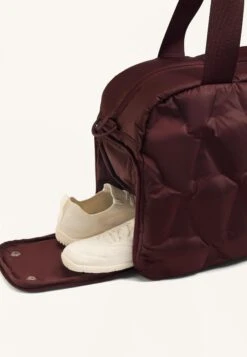 Oysho PADDED TECHNICAL - Borsa Per Lo Sport - Bordeaux -Fashion Brand fd4a1833eacd4421b6ae581599648e86